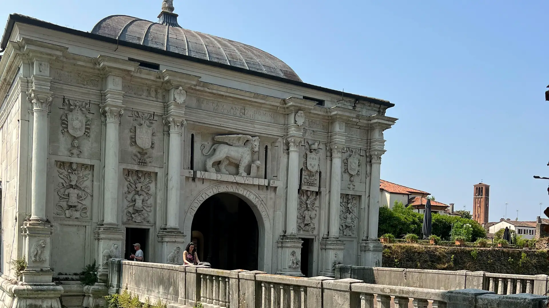 Porta San Tomaso sul canale a Treviso